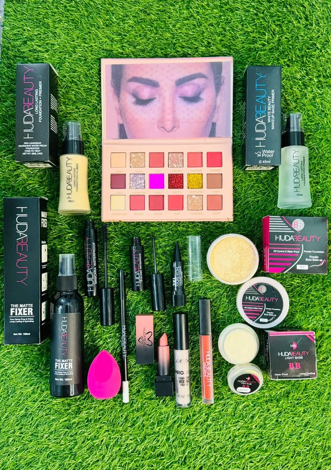 WP Huda 14 in 1 Makeup Deal (262)